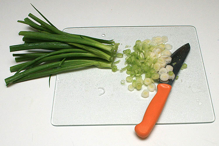 1. Chop the green onion 1. Chop the green onion