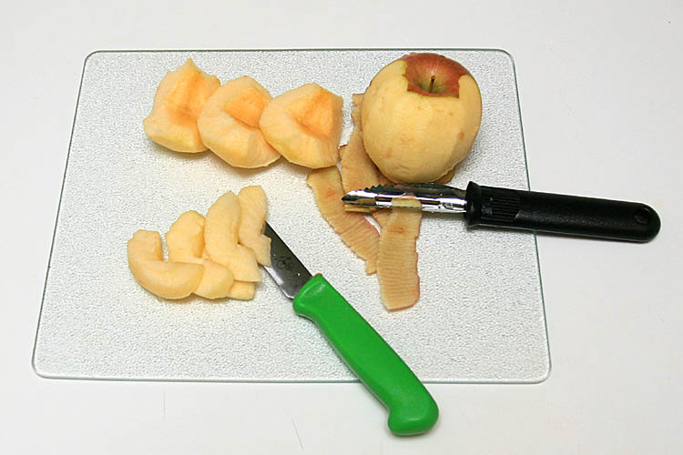 Peel apples, core them and slice them. 